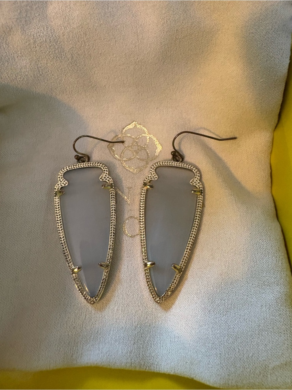 Kendra Scott Gray arrow Drop Earrings vintage